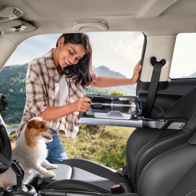 Suceur 2-en-1: Parfait pour les recoins étroits et l'intérieur de la voiture.