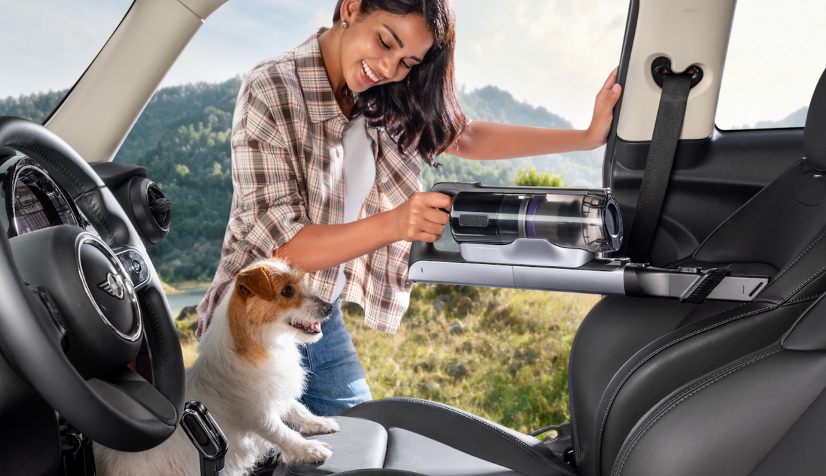 Suceur 2-en-1: Parfait pour les recoins étroits et l'intérieur de la voiture.